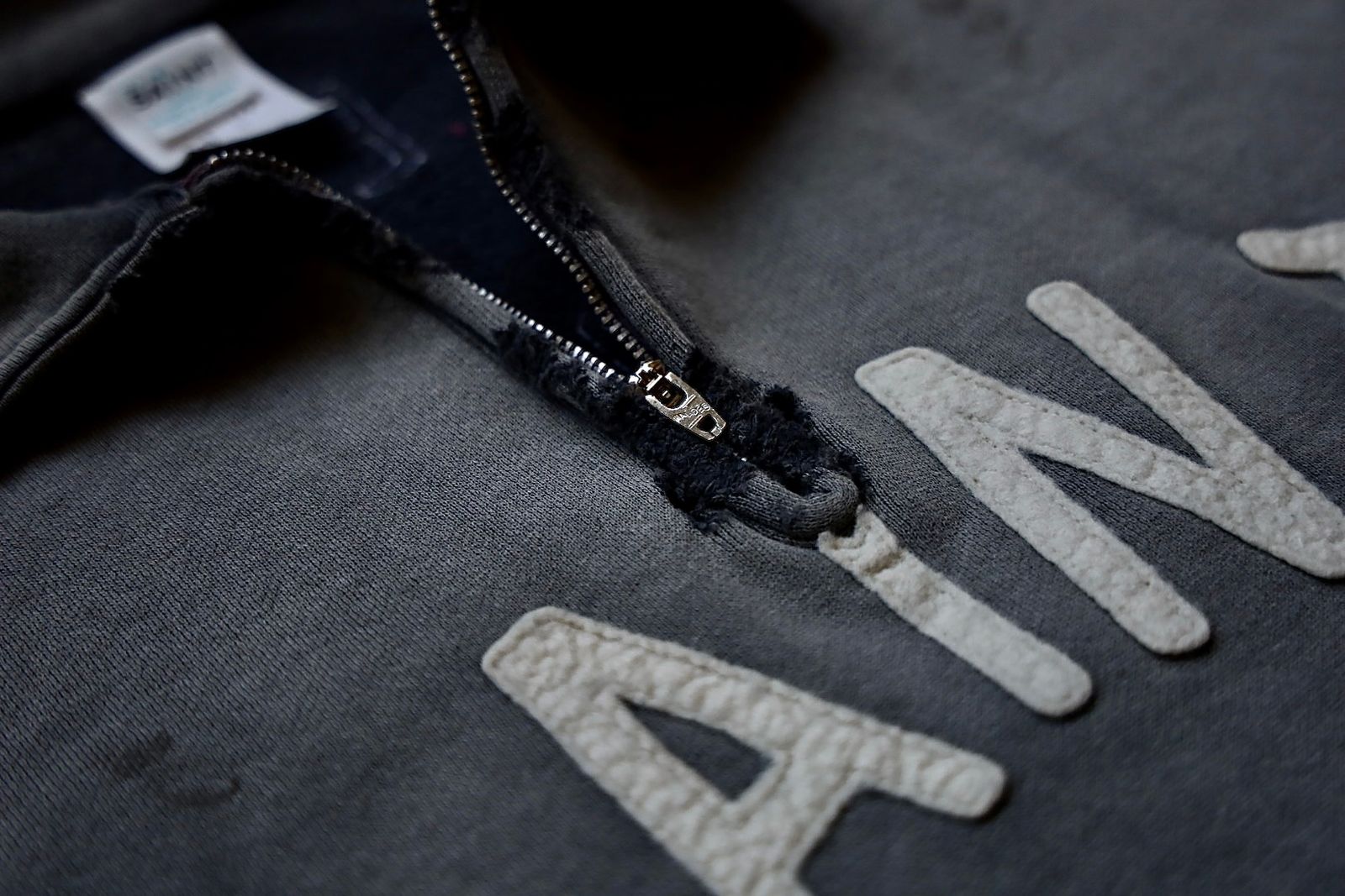 セントマイケル 26SS SAINT HALF ZIP SWEAT(SM-MK8-0000-052)CHARCOAL☆4月11日(土)発売！