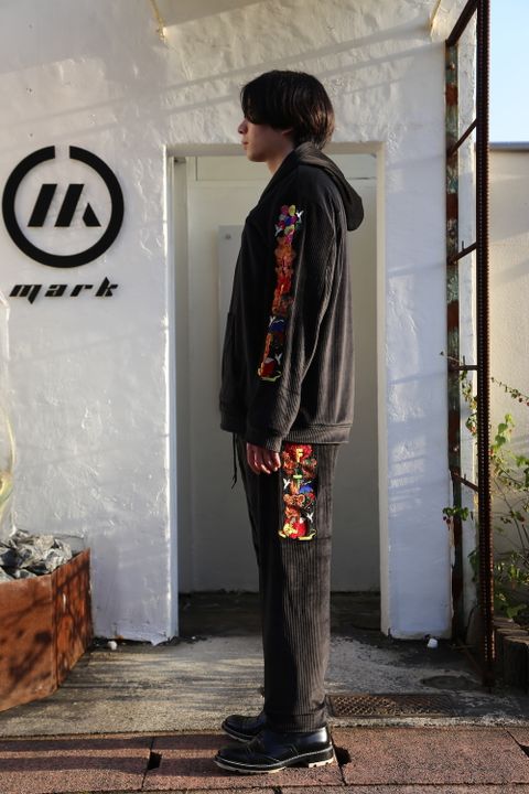 CHAOS EMBROIDERY COMFY HOODIE(21SS24BL118) style.2021.1.16.