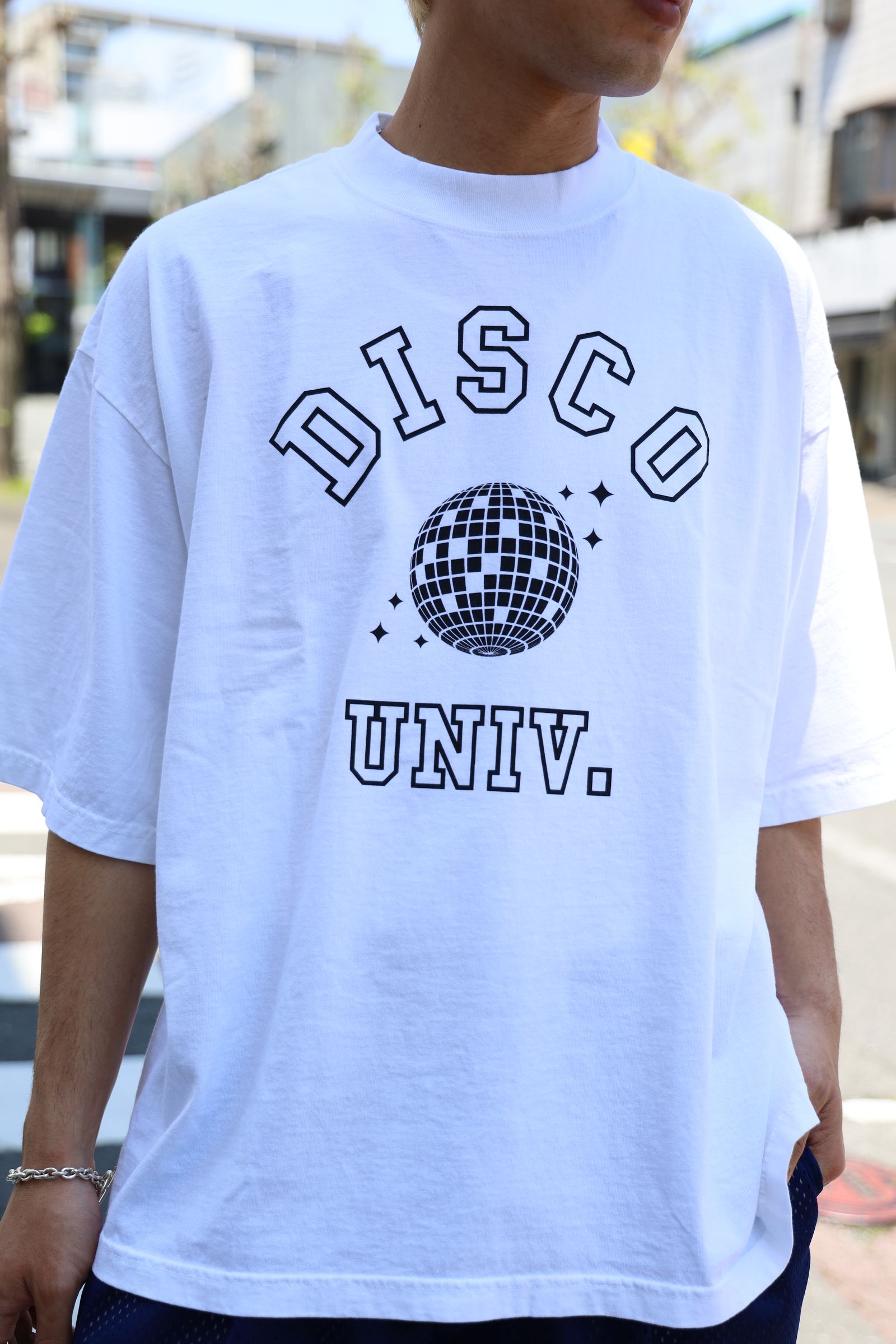 イズネスミュージック 25SS DISCO UNIV. T-SHIRT(IMP5_09_DISCO UNV T01)WHITE