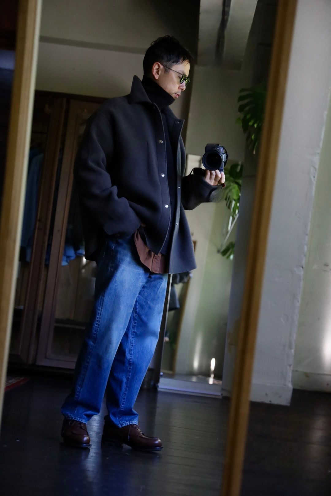 A.PRESSE Turtleneck Sweater"BROWN"スタイル