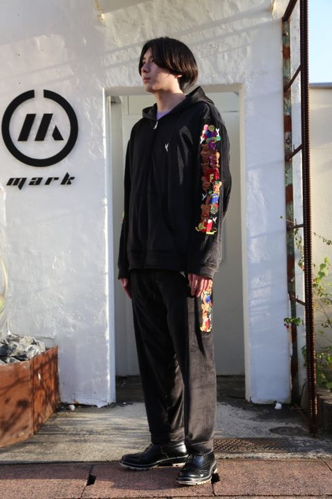 CHAOS EMBROIDERY COMFY HOODIE(21SS24BL118) style.2021.1.16.
