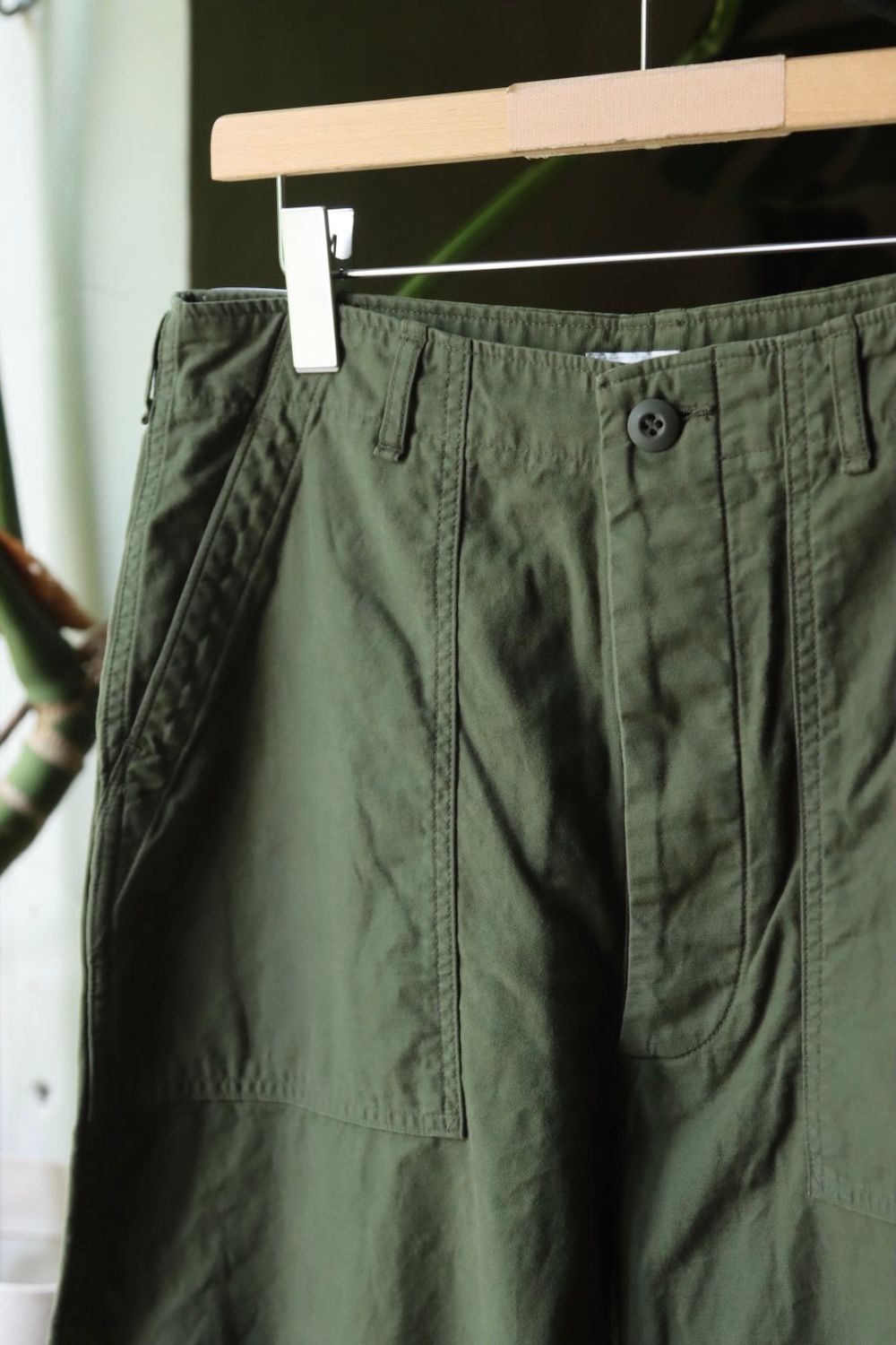 CIOTA スビンコットン ムラ糸バックサテン ベイカーパンツ(PTLM-109M-SB)KHAKI