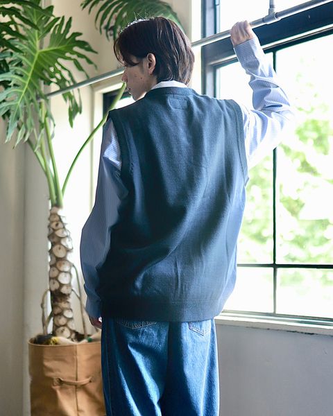 SEDAN ALL-PURPOSE セダンオールパーパス 23AW TECH LOGO KNIT VESTスタイル