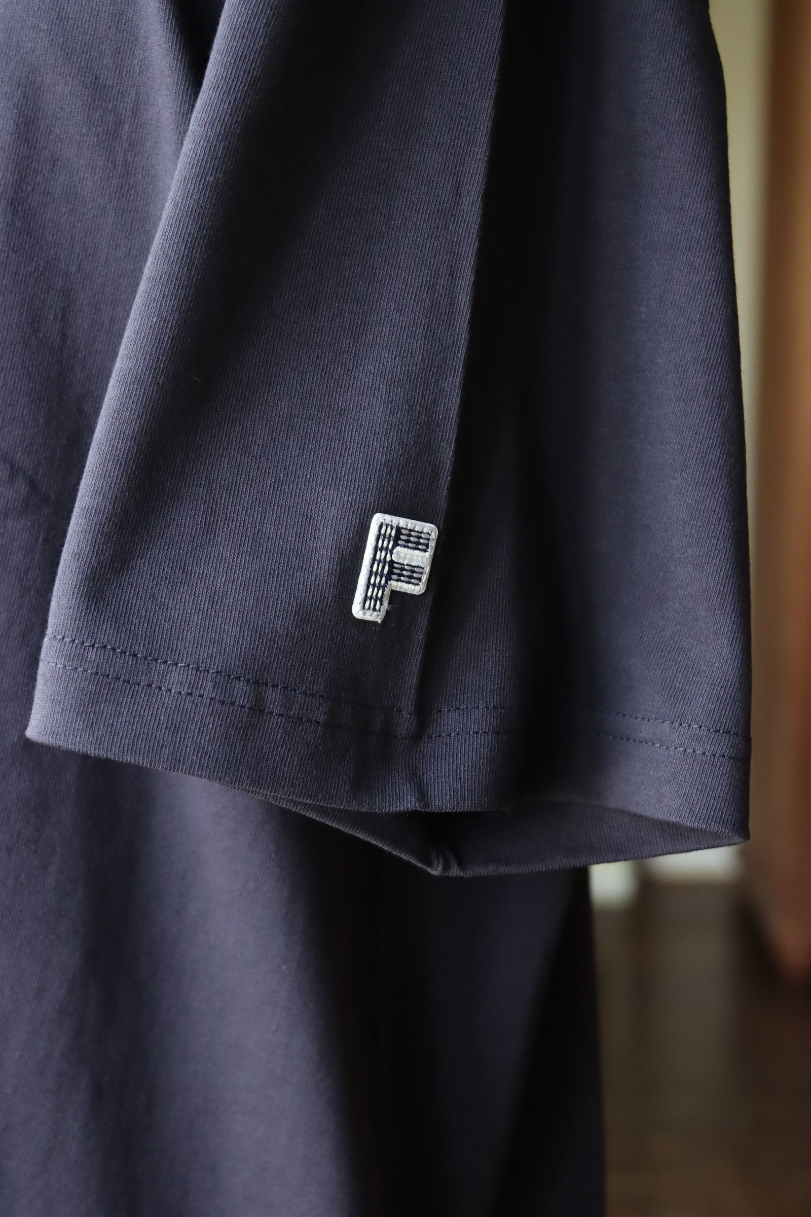 ファンダメンタル  刺繍ロゴTシャツ EMBROIDERY LOGO TEE (FA24TE15)NAVY