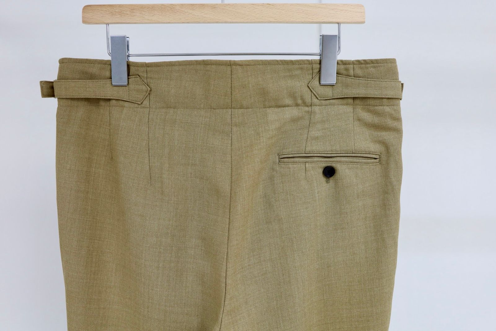 marka マーカ 26SS TWO TUCK MILITARY TROUSERS -RECYCLED POLYESTER NON-MULESED WOOL GABARDINE-(M26A06PT01C)BEIGE☆新作発売！