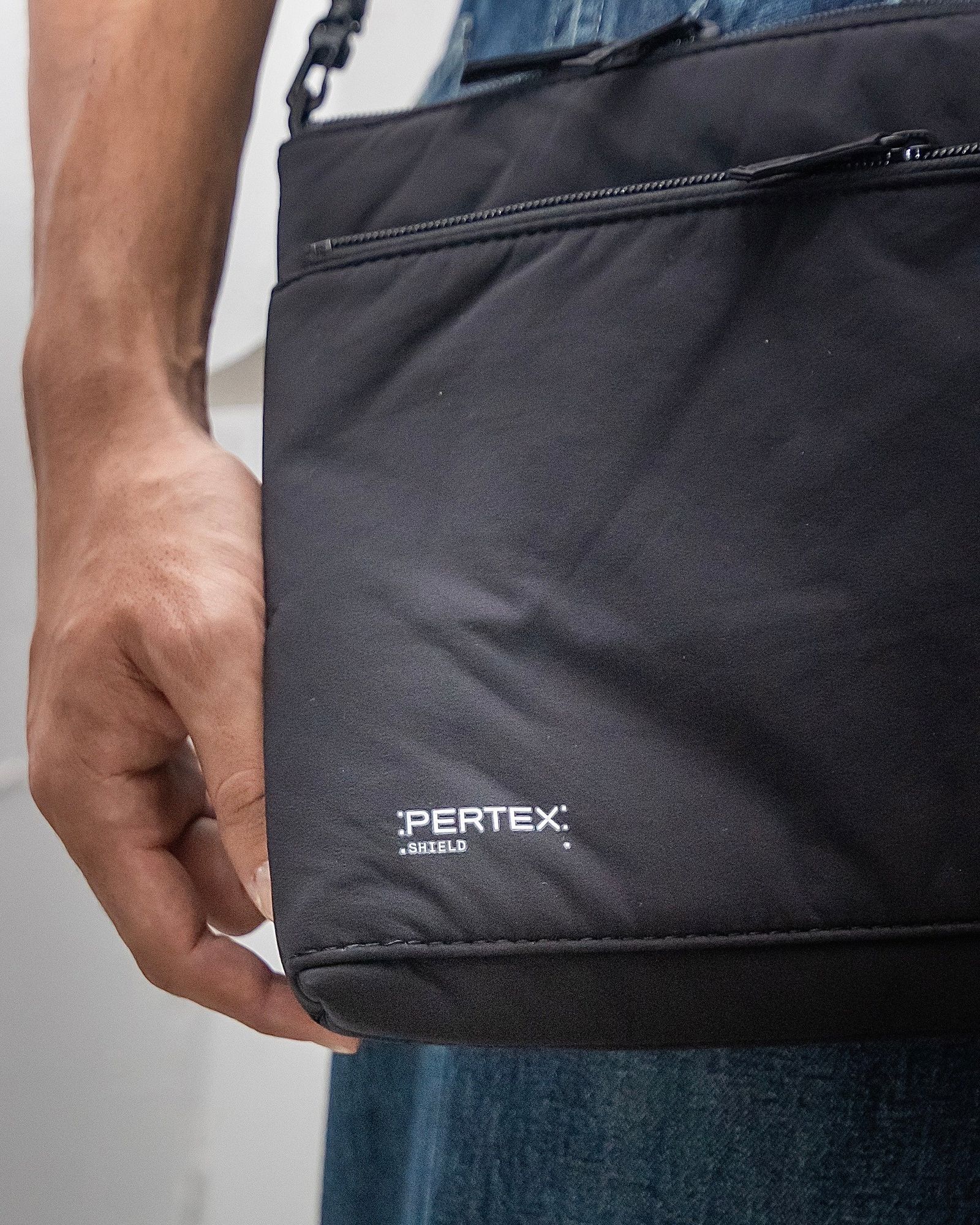 グラフペーパーPERTEX SHIELD Padded Sacoche_L(GU243-90308)BLACK