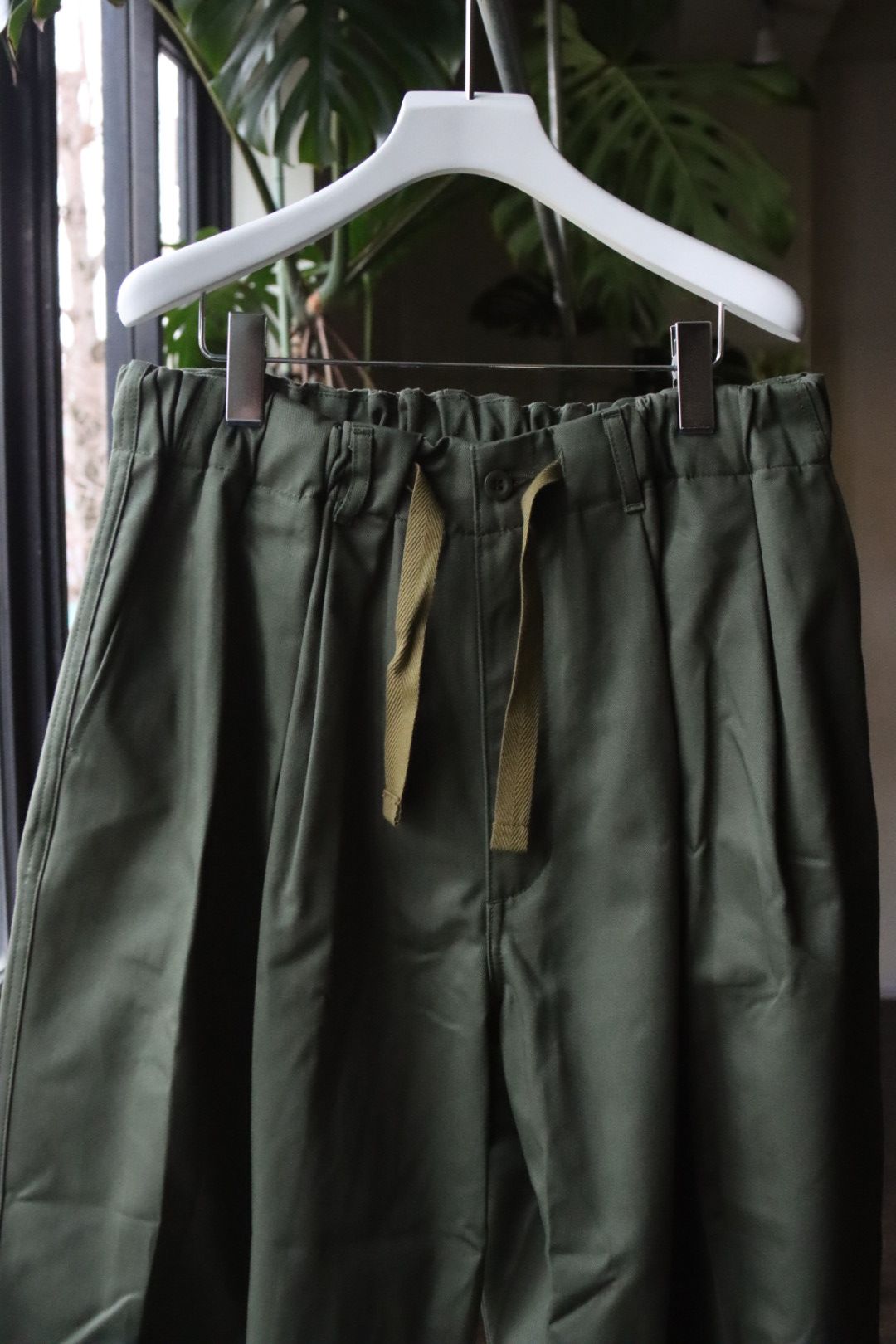 イズネス23SS バルーンイージーパンツ BALLOON EZ PANTS(28PT01T01-1)KHAKI☆2月23日(木)発売！