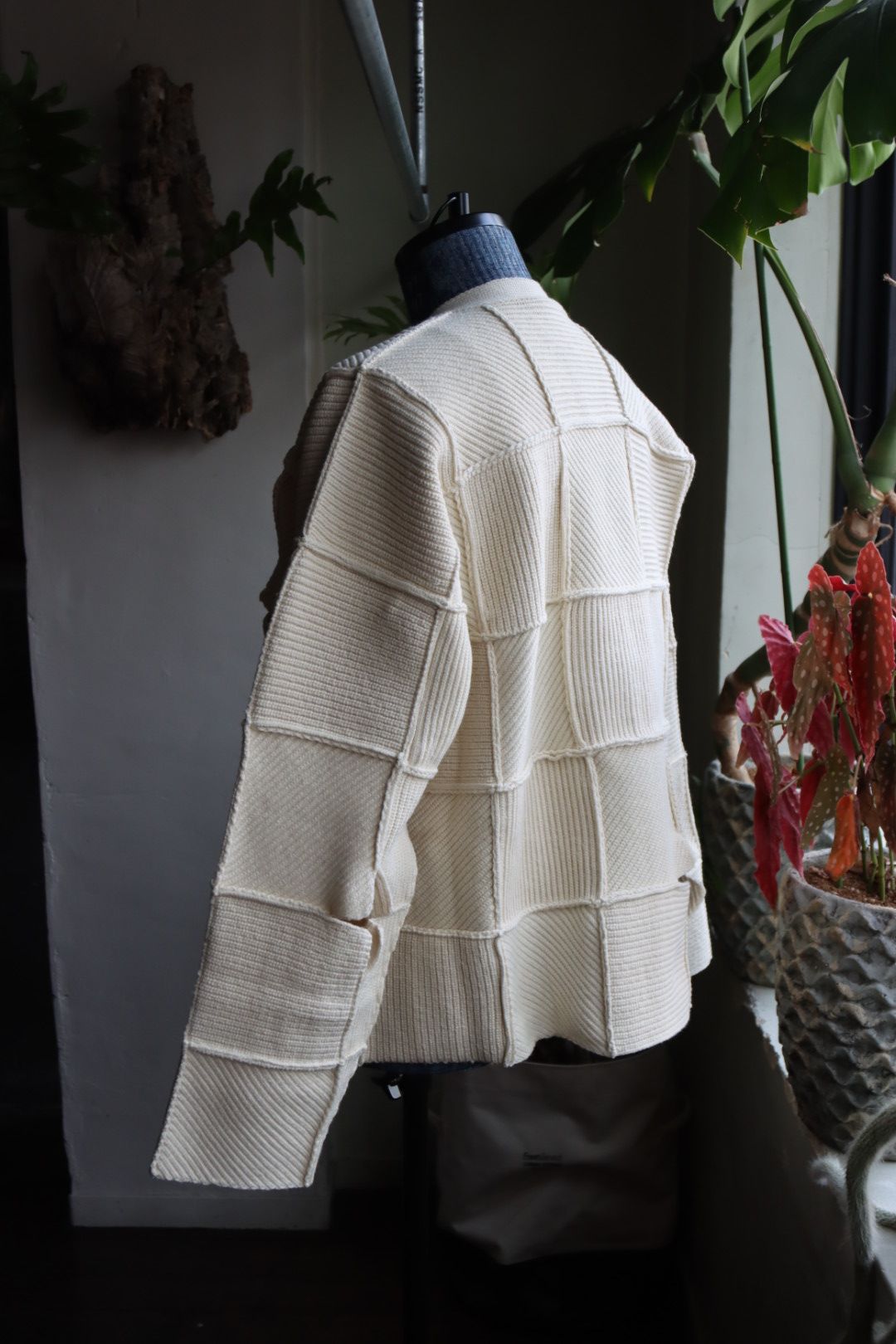 ヨーク24SS PATCHWORK RIB BUTTONED CARDIGAN(YK24SS0683S)ECRU