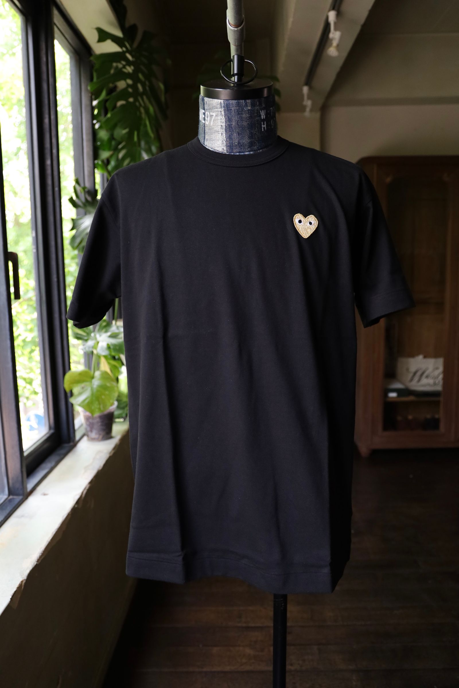 プレイコムデギャルソン ワンポイントTシャツ GOLD HEART (BLACK) - XXS