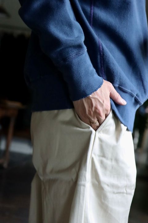 TapWater 22AW Cotton Chino Tuck Trousersスタイル.2022.8.31.
