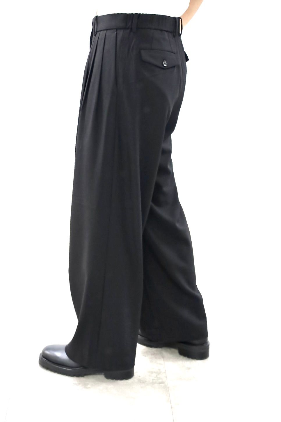MARKAWARE 26SS TRIPLE PLEATED WIDE TROUSERS(A26A13PT02C)☆新作発売！