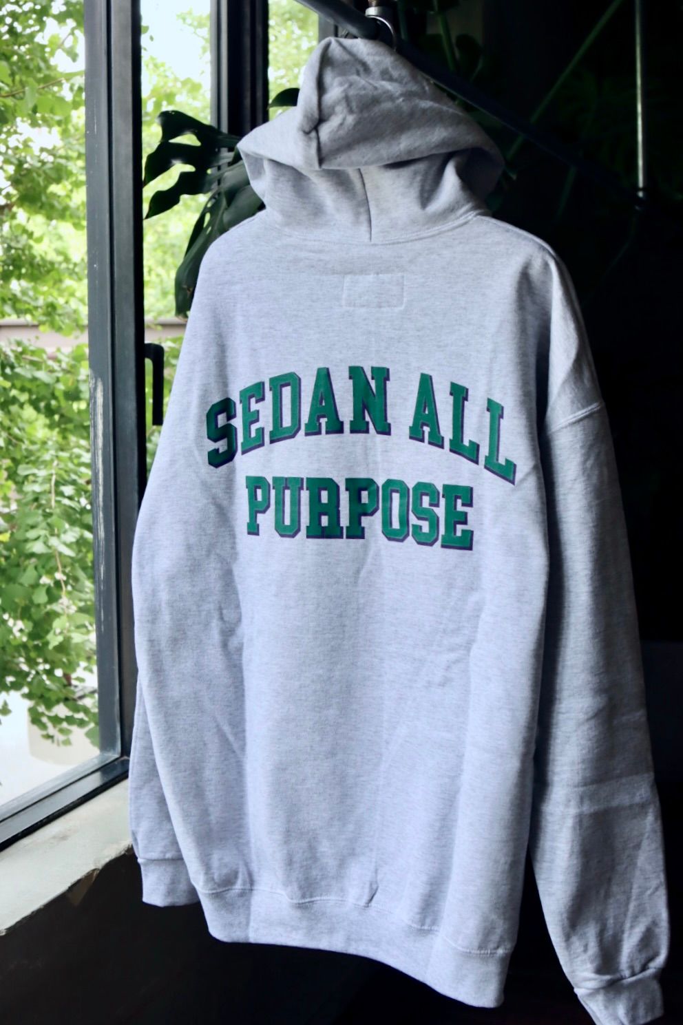 セダンオールパーパスFW23 COLLEGE LOGO HOODIE(SD23F-CT04)ASH