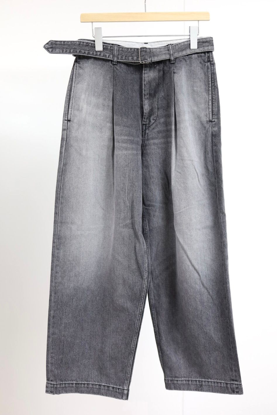 グラフペーパー Selvage Denim Belted Pants(GU261-40064LB)BLACK_LIGHT FADE★1月24日(土)発売！