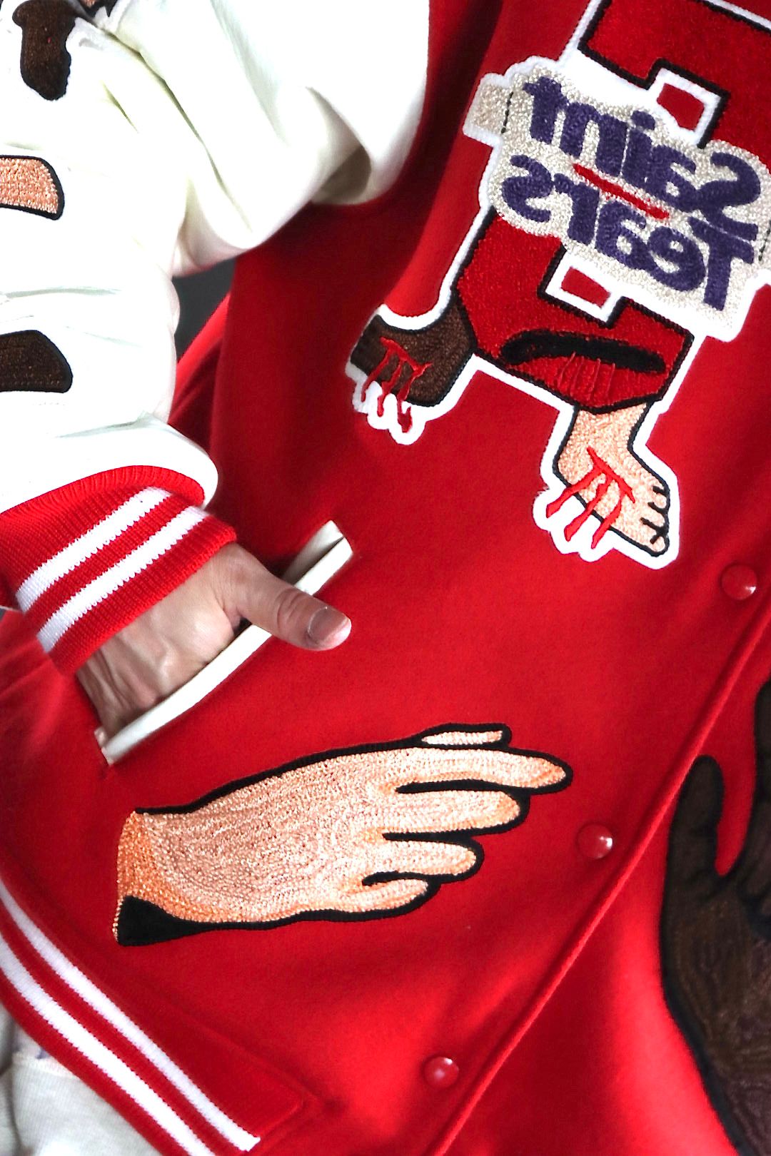 ©SAINT M×××××× ×DENIM TEARS「SAINT TEARS」STUDIUM JACKET (SM-S22-0000-058)RED.style
