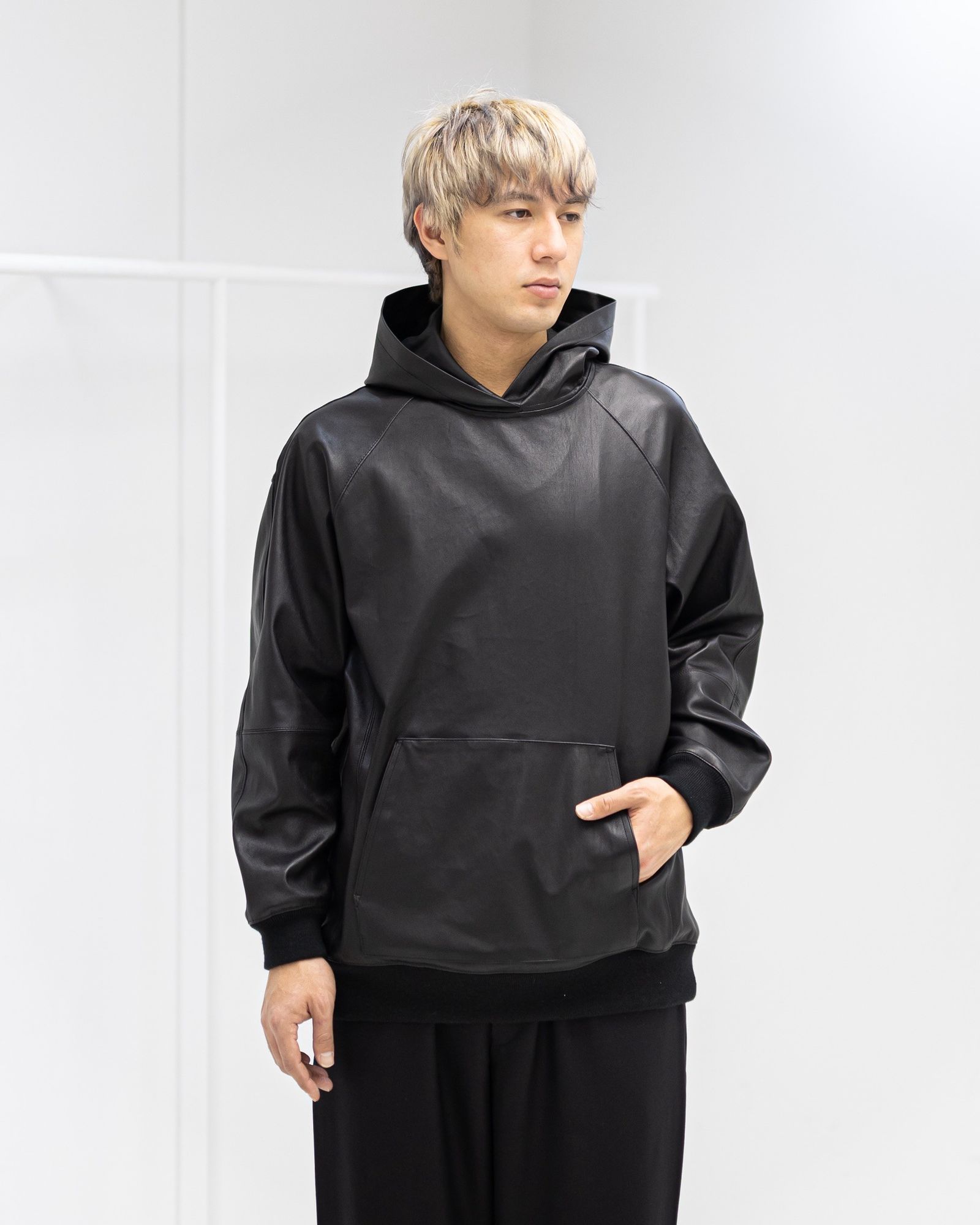 Graphpaper Bonded Leather Hooded Pullover 2月7日(土)新作発売！