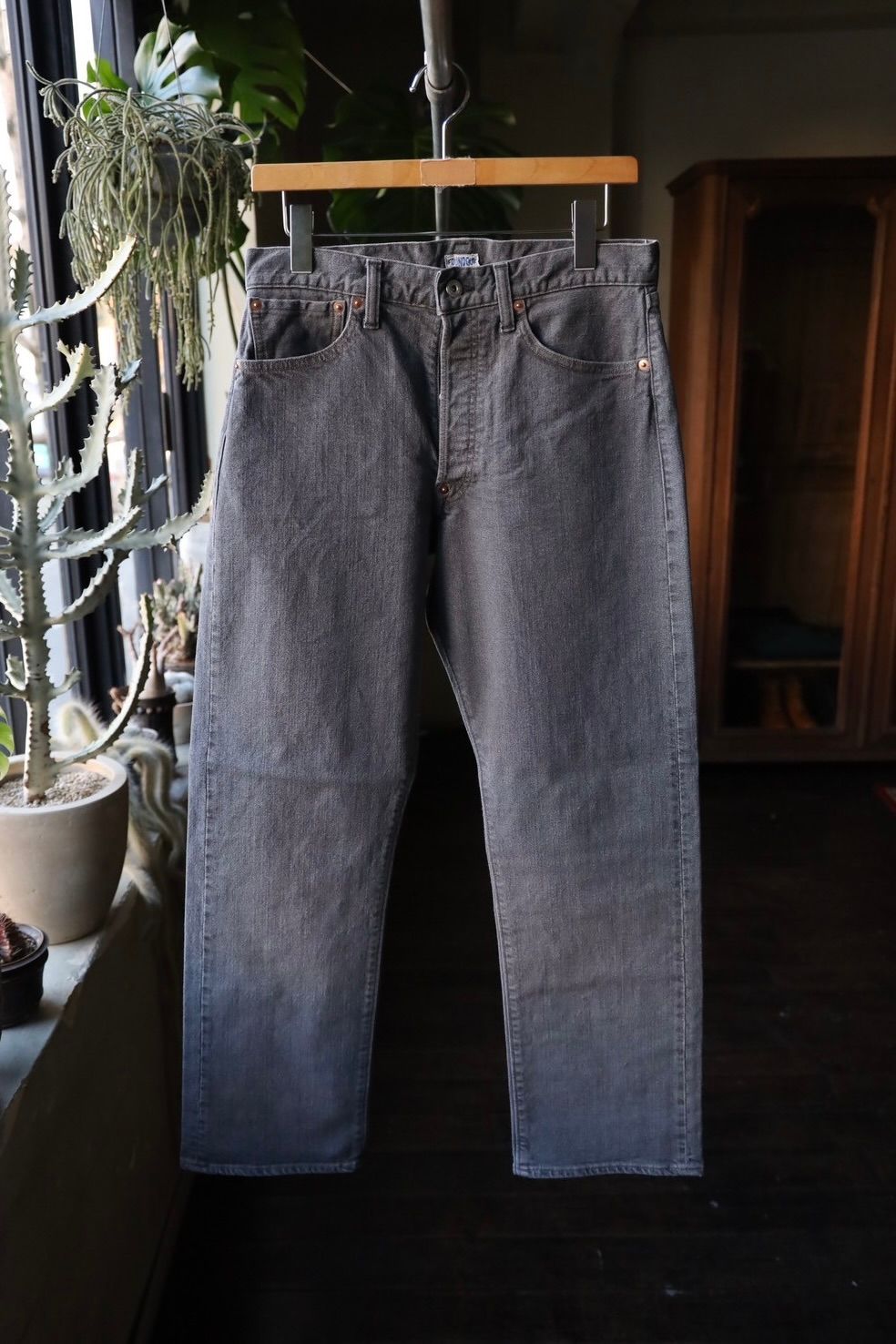 ファウンダ 25SS BLACK DENIM PANTS(015FD251009)FADE