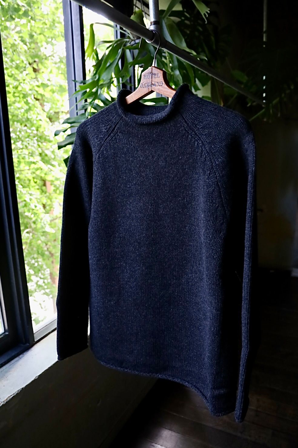 アプレッセ Roll Neck Sweater(24AAP-03-08K)CHARCOAL