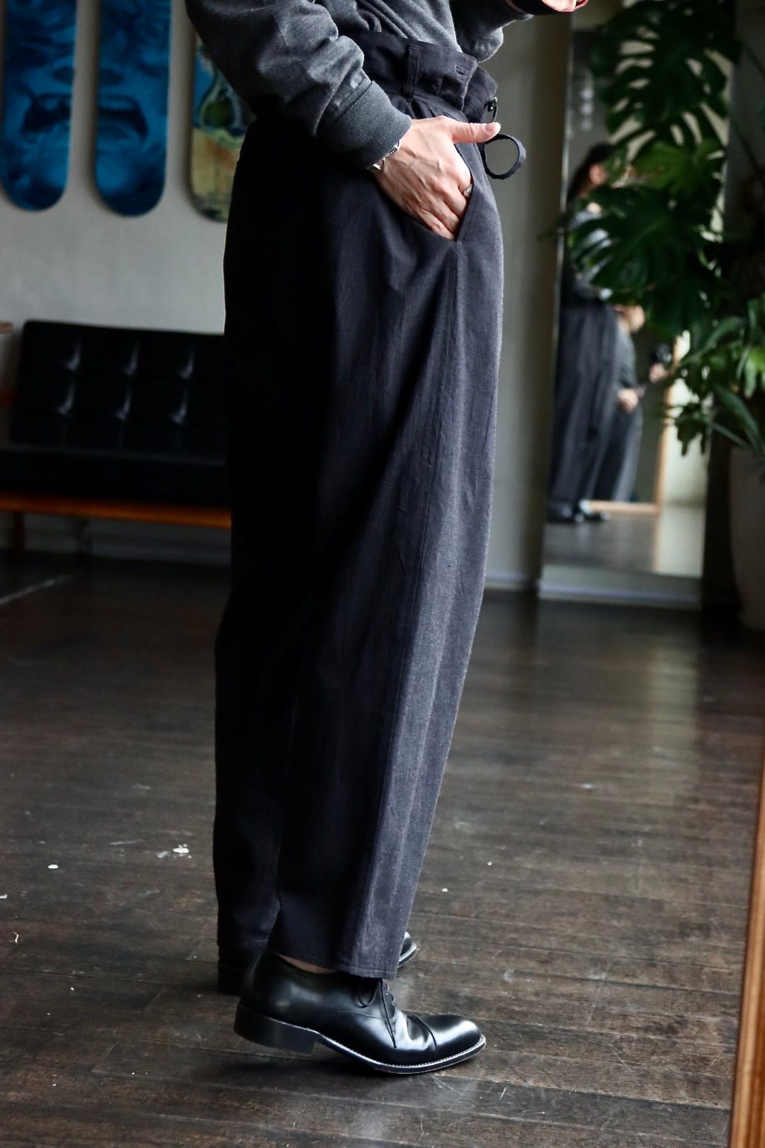 blurhms Selvage Twill Button Tuck Easy Pantsスタイル