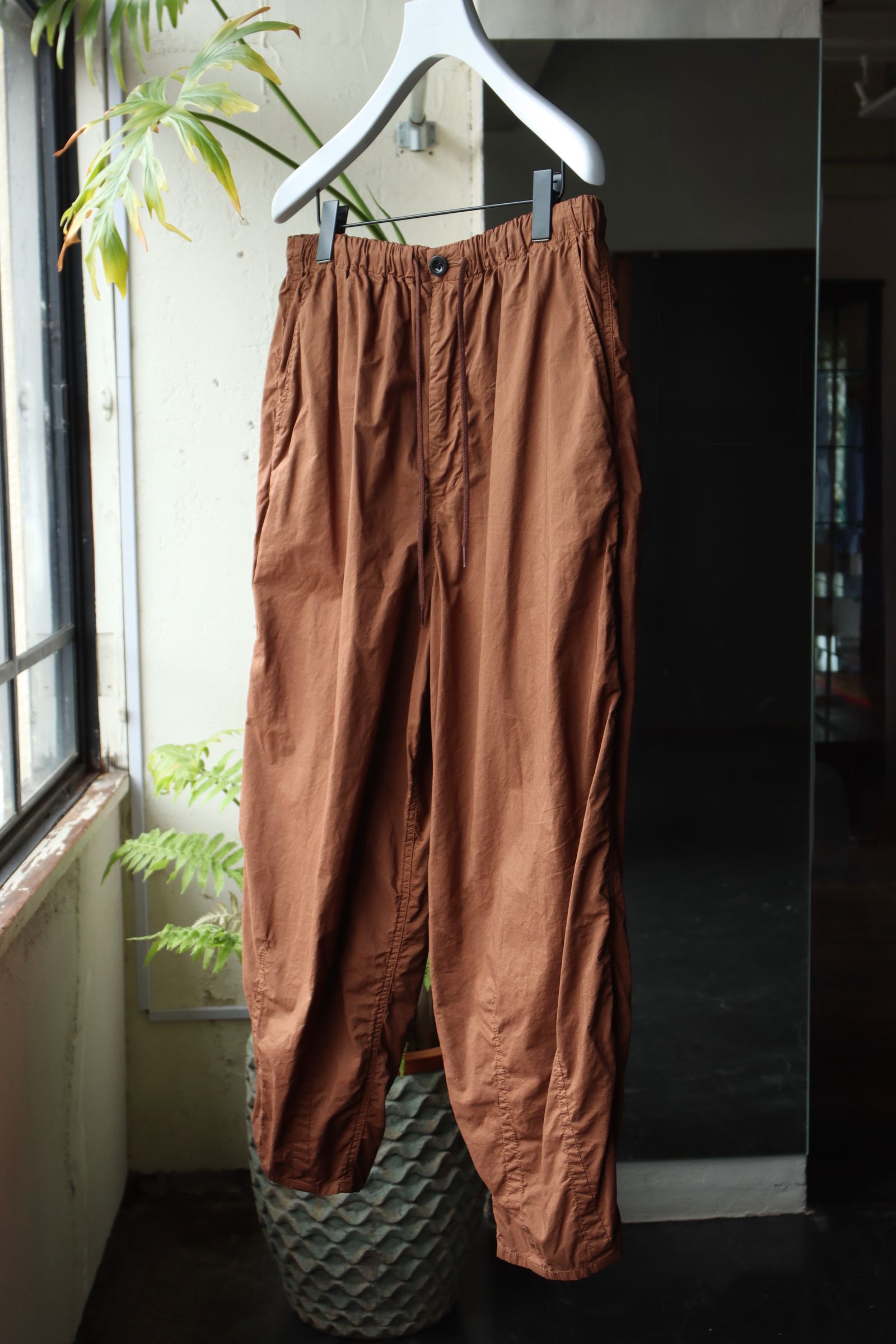 グラフペーパー  25SS Garment Dyed Typewriter Parachute Pants(GM251-40090C)BROWN☆3月8日(土)発売！