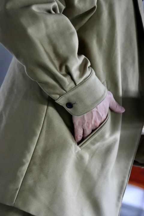 blurhms22FW Work Cardigan Jacket & Utility Back side Trousersスタイル.2022.8.14.