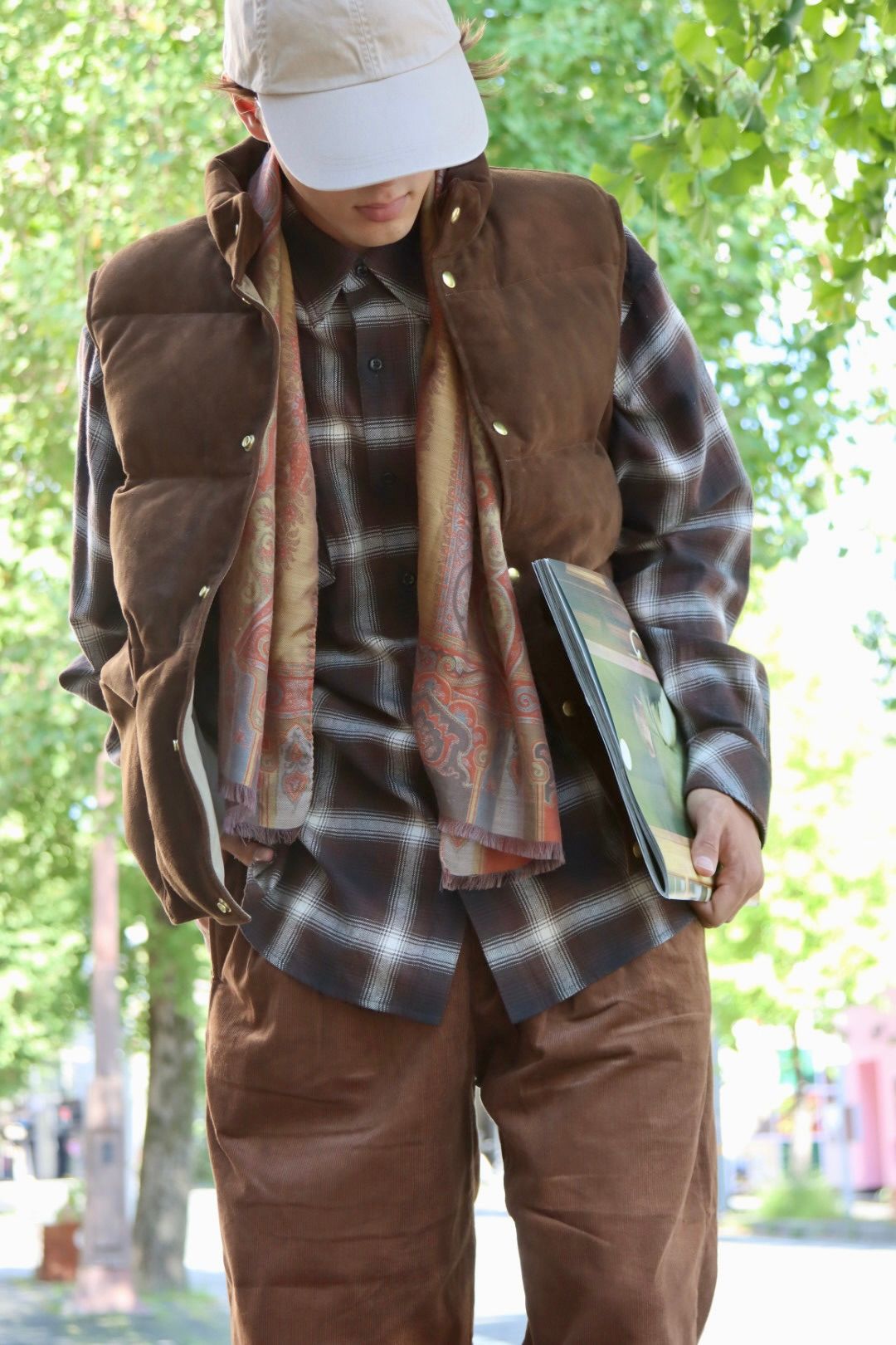 A.PRESSE 23AW Suede Down Vestスタイル