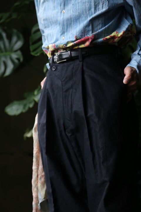 blurhms Broken Cloth Curve Front Slacks"DARK NAVY"style.8.13.