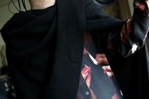 Yohji Yamamoto U CUT PONCHO MUFFLERスタイル