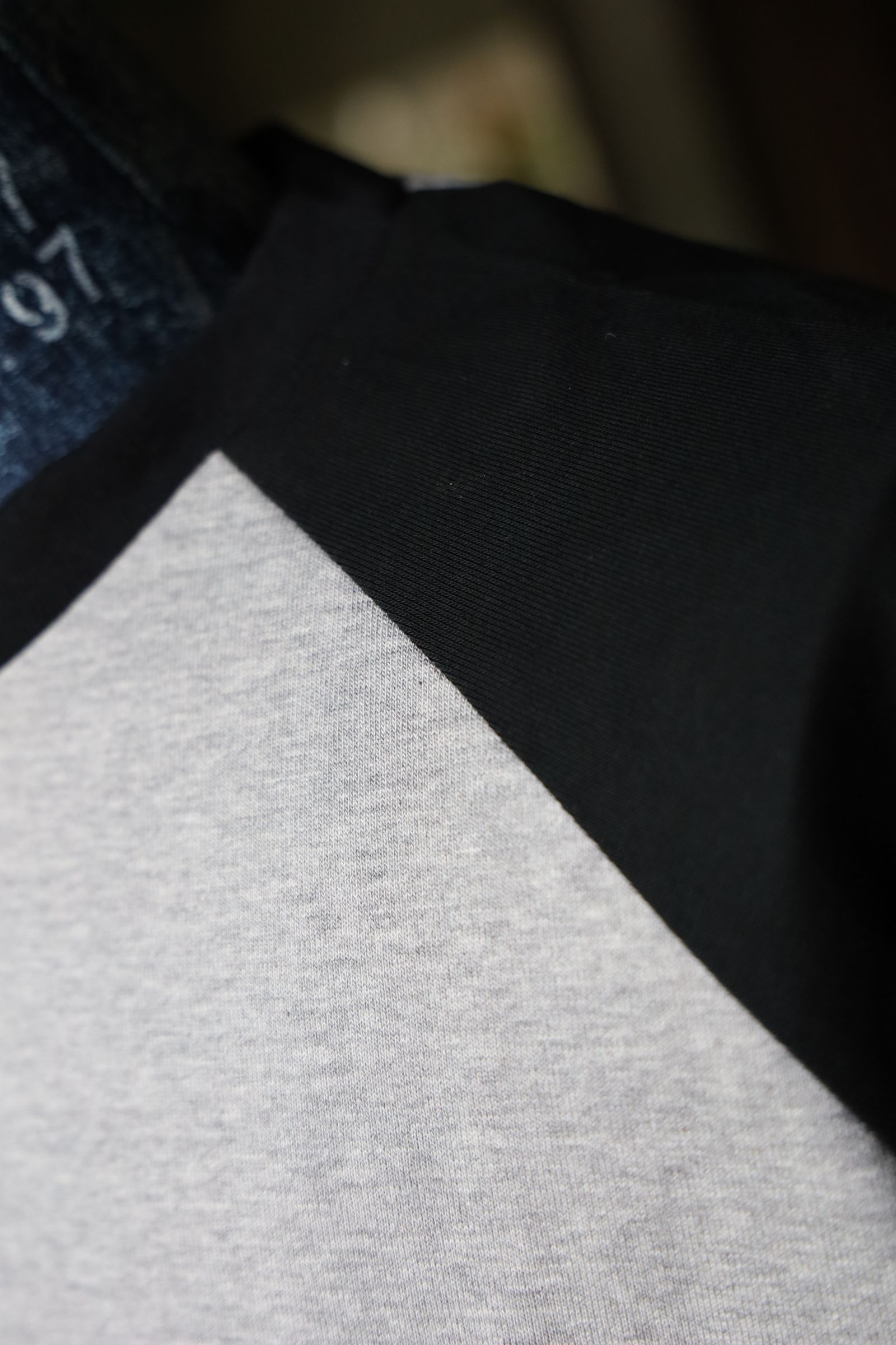 イズネス24AW BALLOON RAGLAN LONG SLEEVE T SHIRT(1006AWCST01)GRAY×BLACK