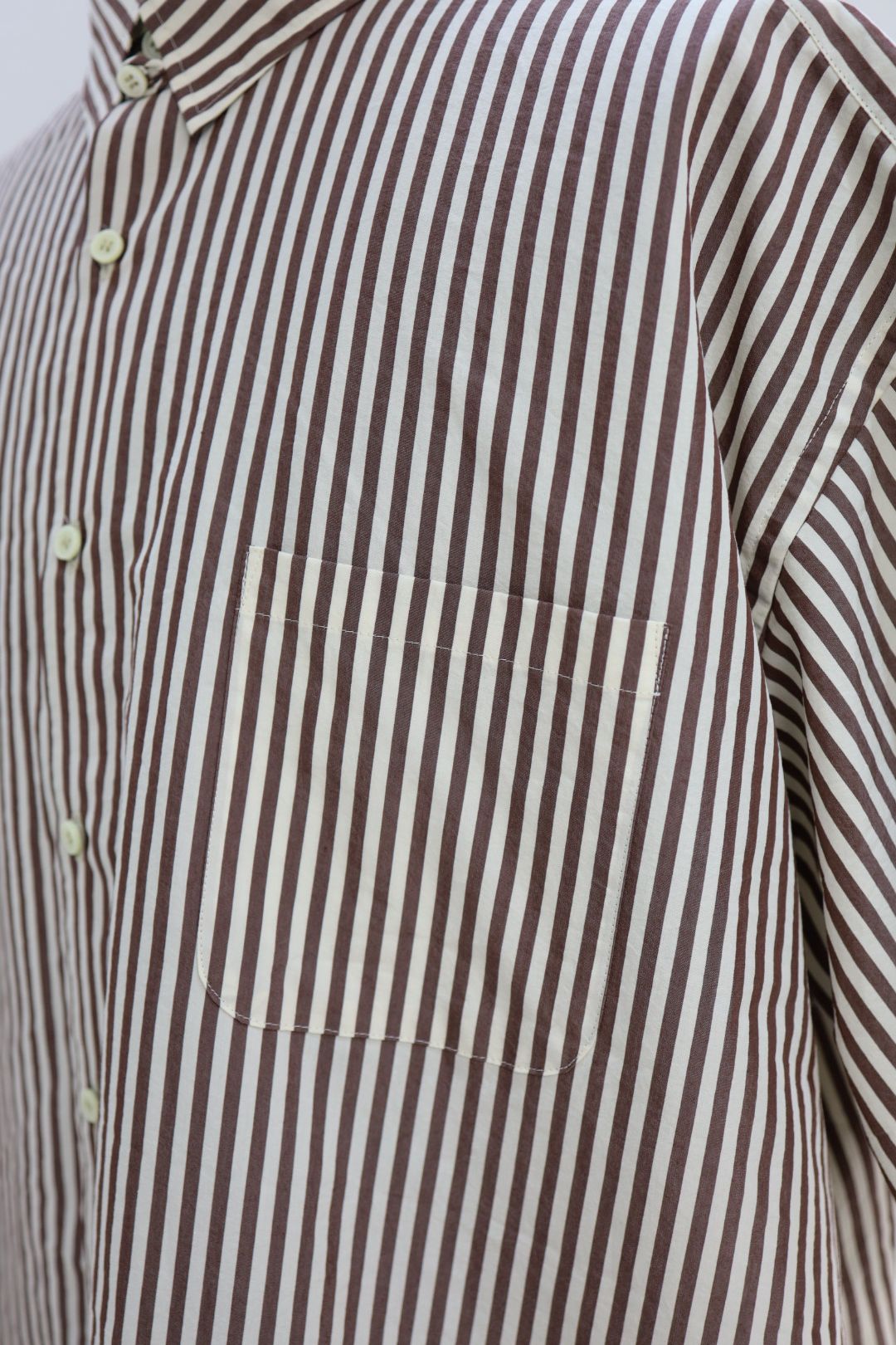 イズネス 26SS シャツTab Color Vent Short-Sleeve Shirt(26SS_28_1008SSSH02) BROWN STRIPE ☆新作発売！