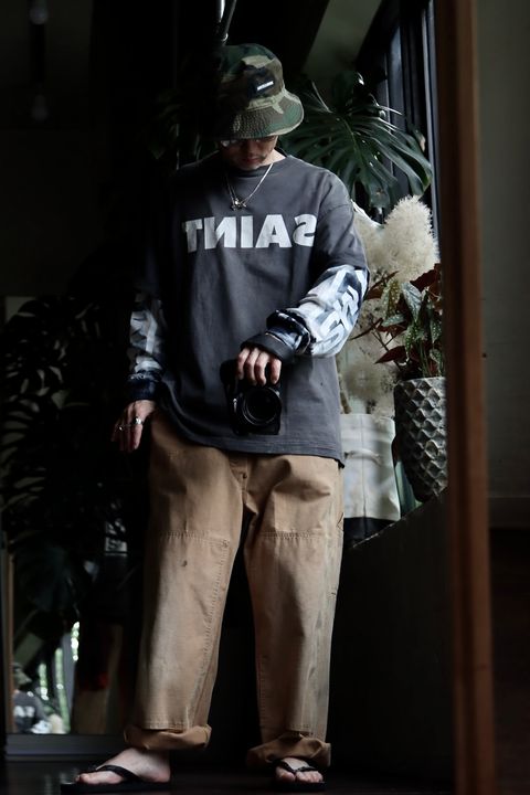 ©SAINT M×××××× 23AW S>N>T TEEスタイル