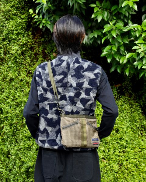 COMME des GARCONS HOMME BRIEFING W-NAME REVERSIBLE SACOCHE x ウールボアフリースベスト