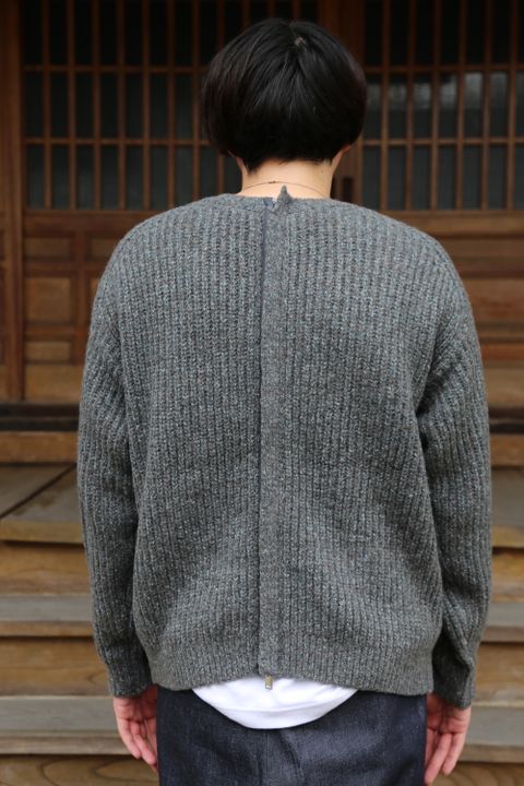 YOKE 20awより、3G BACK ZIP RIB CREW NECK BLUE GRAY style.2020.9.12.