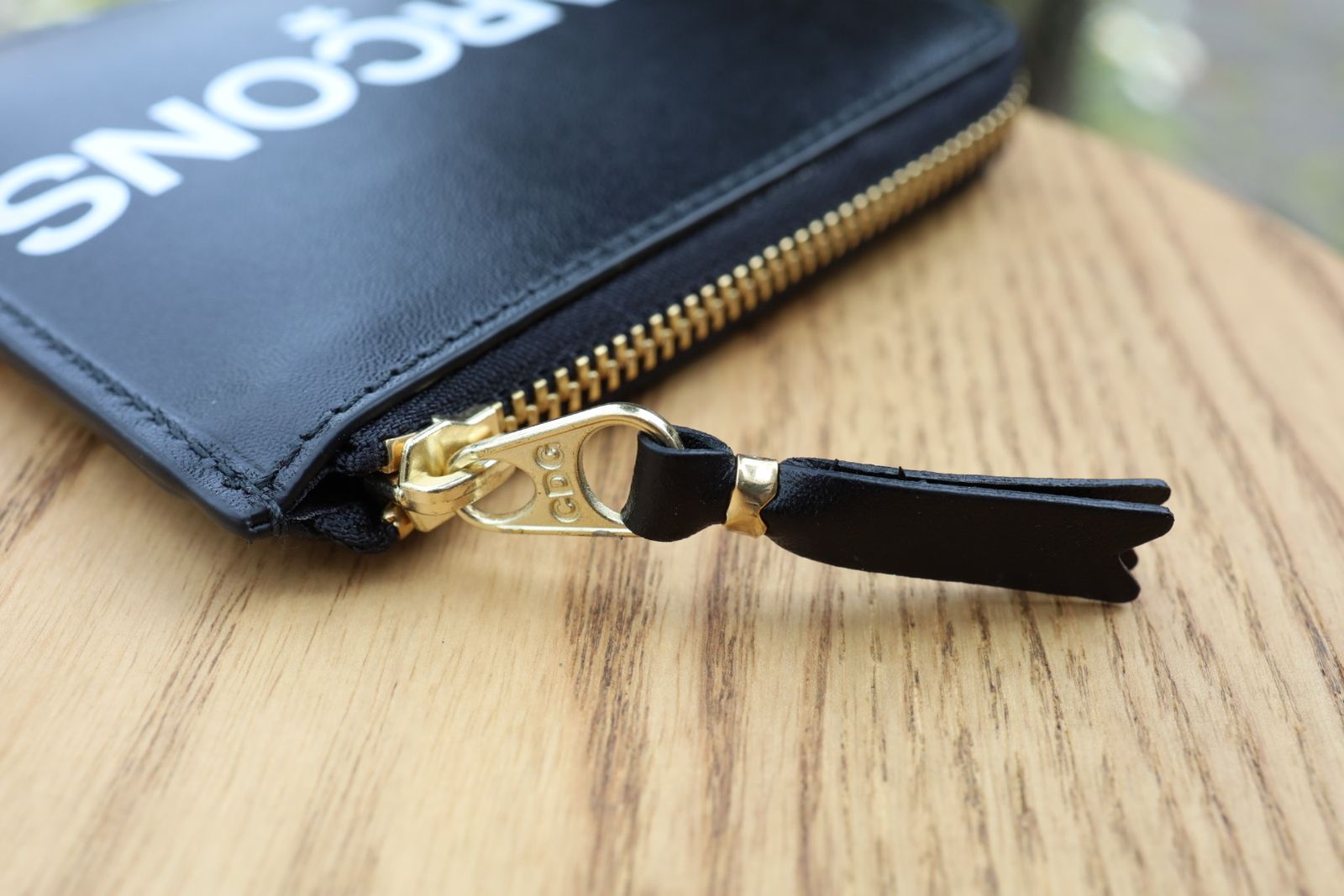 コムデギャルソン 財布 Wallet Huge Logo (8Z-T031-051-1)BLACK☆4月11日再入荷！