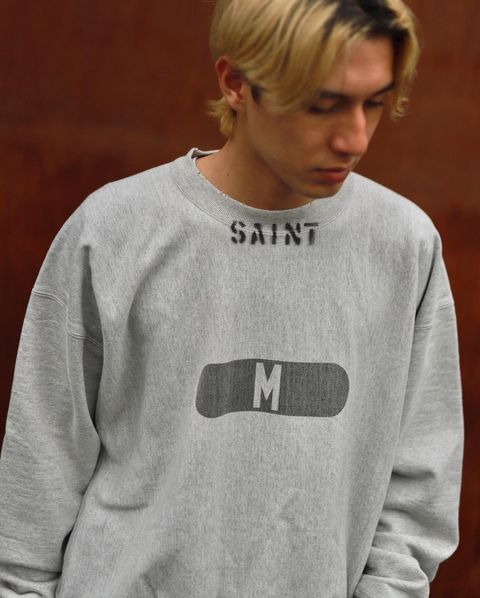 ©SAINT M×××××× 23SS 新作M CREW NECK SWEATスタイル
