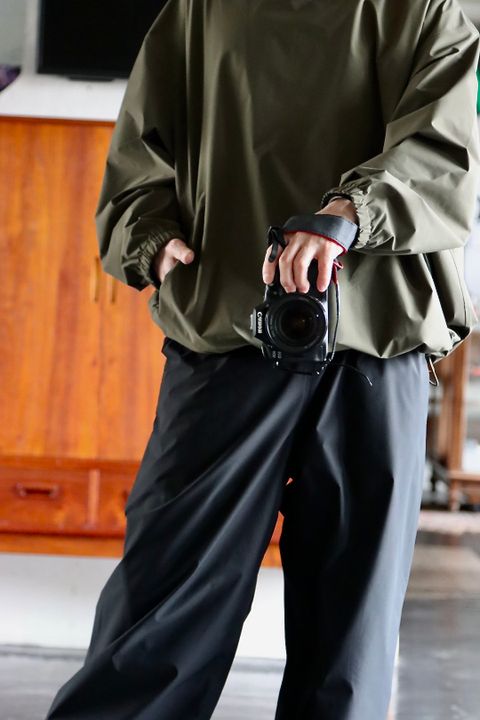 FreshService 22SS SOLOTEX TAFFETA CREW NECK PULLOVER"KHAKI"style.