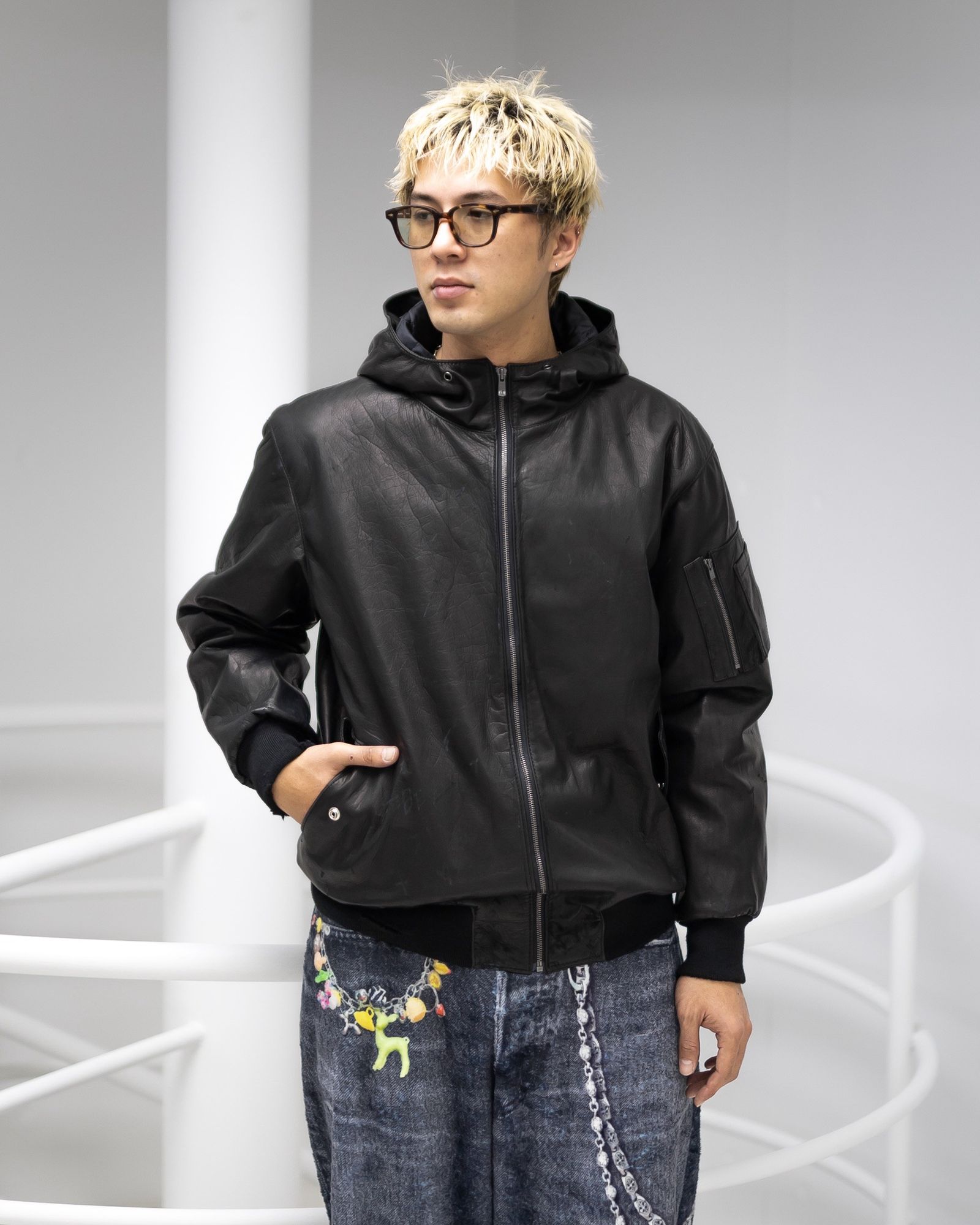 TALKING ABOUT THE ABSTRACTION DAMAGE LEATHER PARKA MARKスタイル