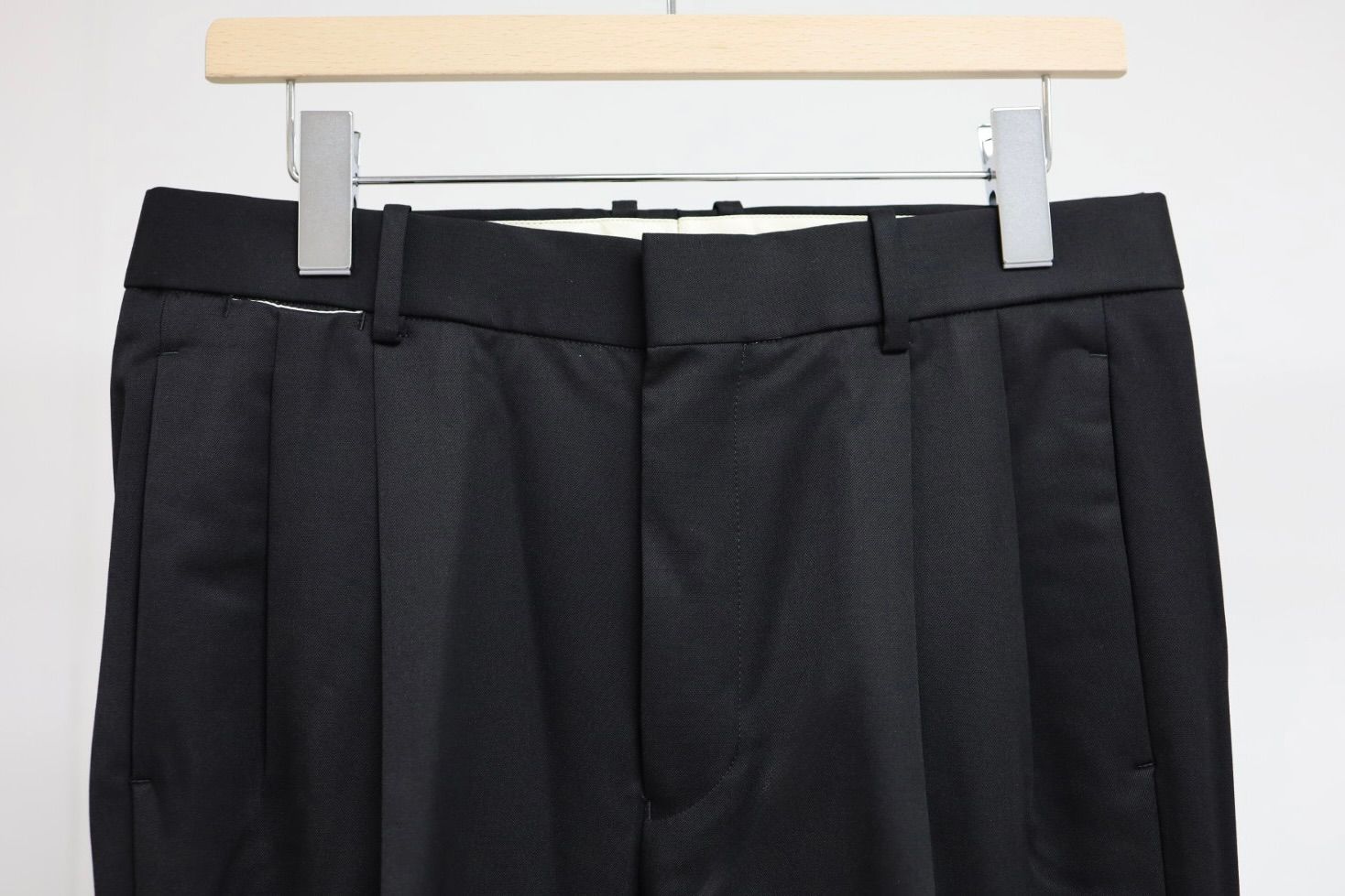 マーカウェア 26AW DOUBLE PLEATED STRAIGHT TROUSERS(A26C02PT01C)BLACK☆新作発売！