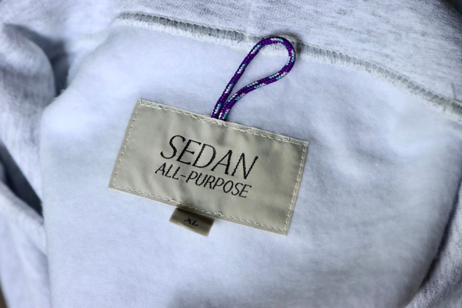 セダンオールパーパスFW23 COLLEGE LOGO HOODIE(SD23F-CT04)ASH