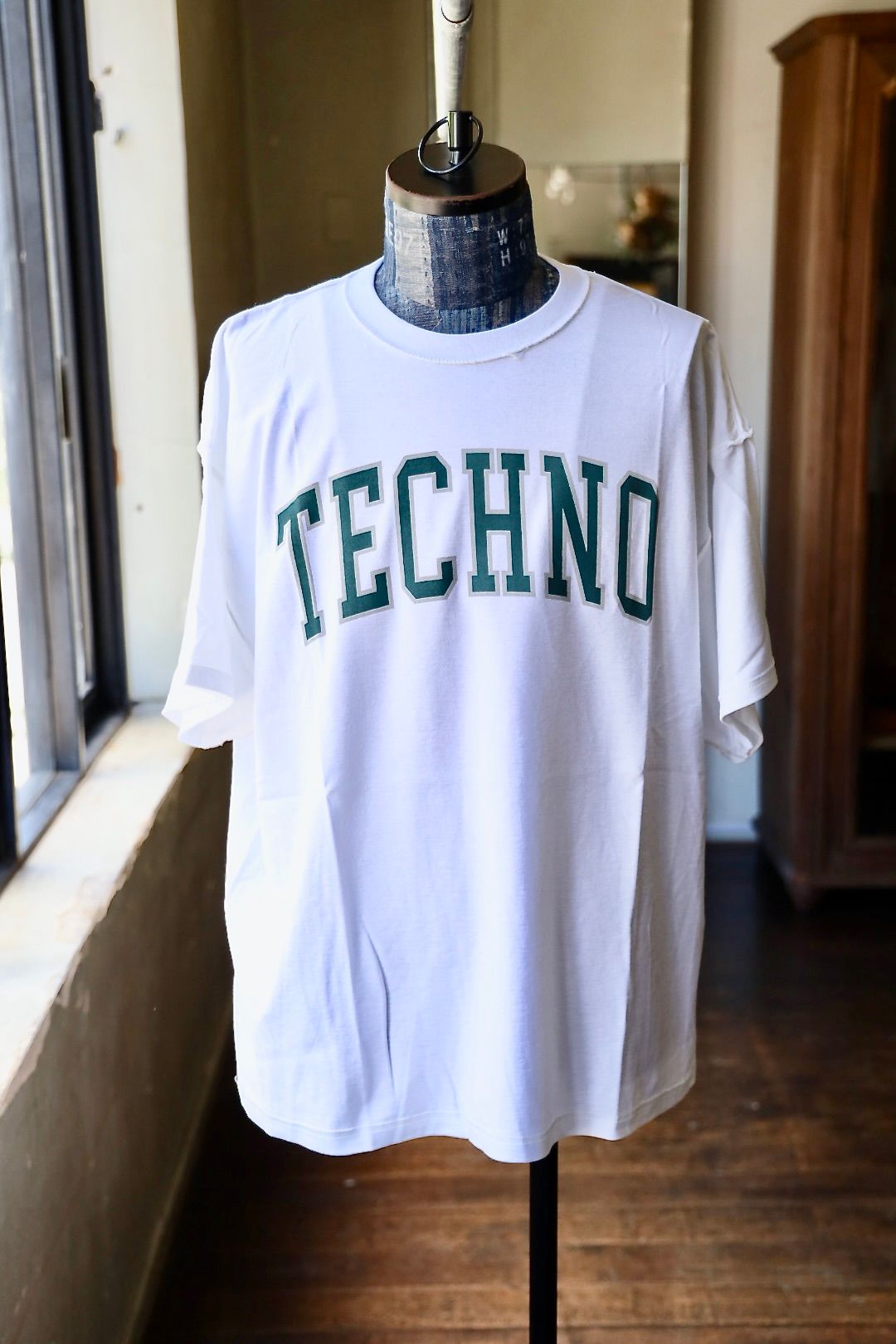 即完品 春コーデ ISNESS MUSIC DUB ロングスリーブカットソー is-ness - イズネスミュージック 25SS DISCO FLOCKY PRINT T