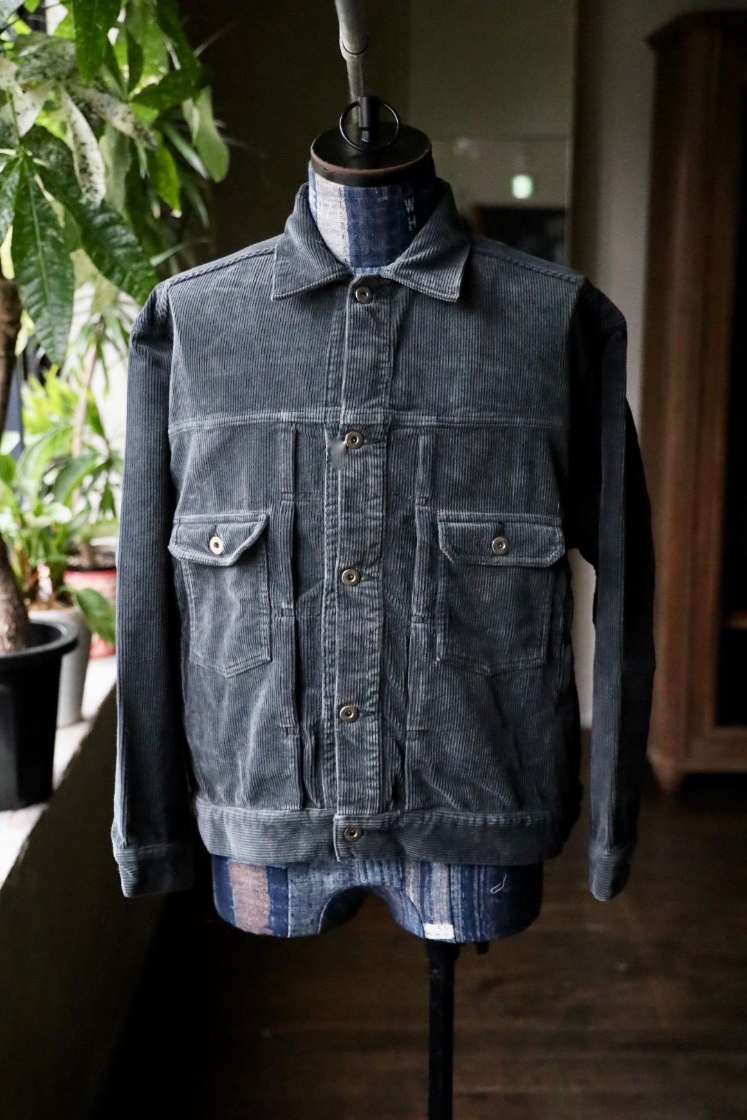 イズネス 25AW CORDUROY TRUCKER JACKET (25AW_30_1006AWJK02)CHARCOAL☆新作発売！