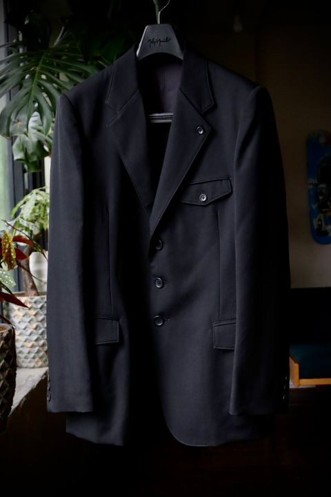 ヨウジヤマモト23AW DOUBLE LEFT PANEL 3-BUTTON JACKET(HJ-J27-100)