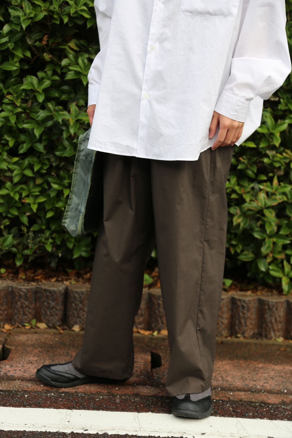 Graphpaper Broad L/S Oversized Regular Collar Shirt(GM212-50110B) style. 2021.05.26.
