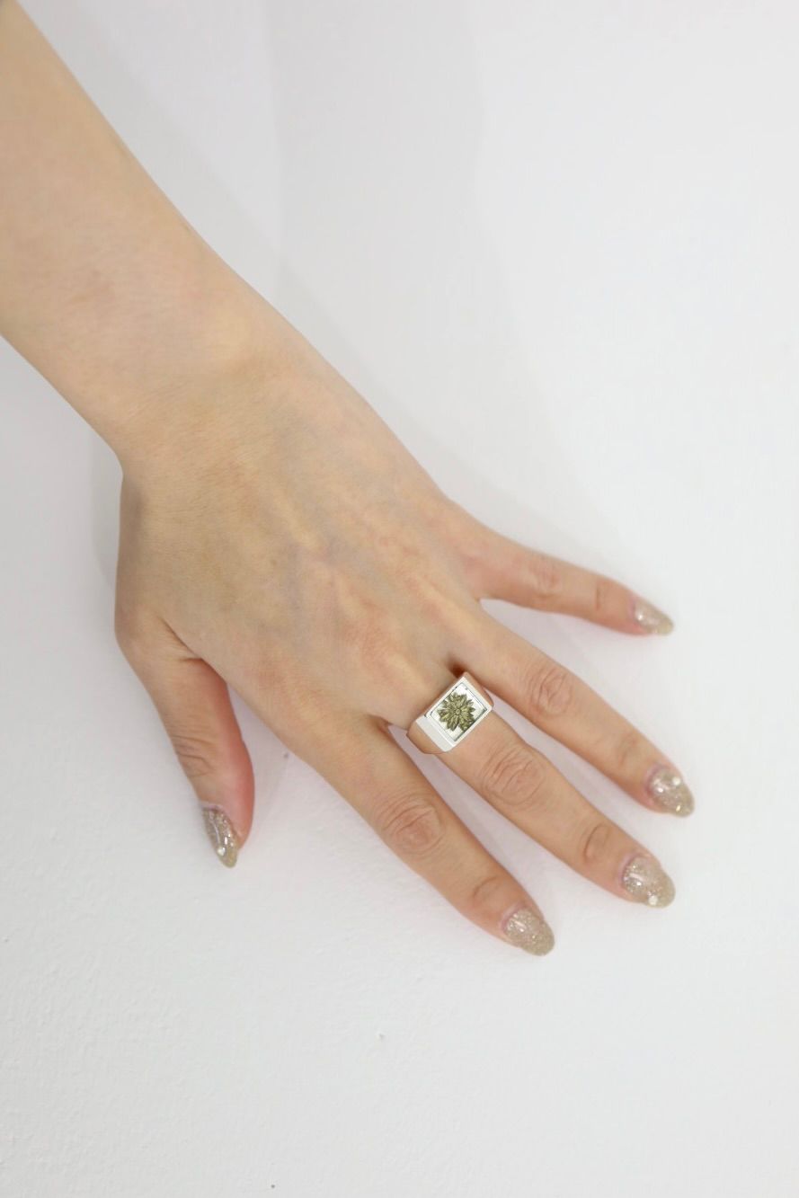 XOLO JEWELRY リング / Signet Ring with Gray & Gold Flower (XOR125)☆新作発売！