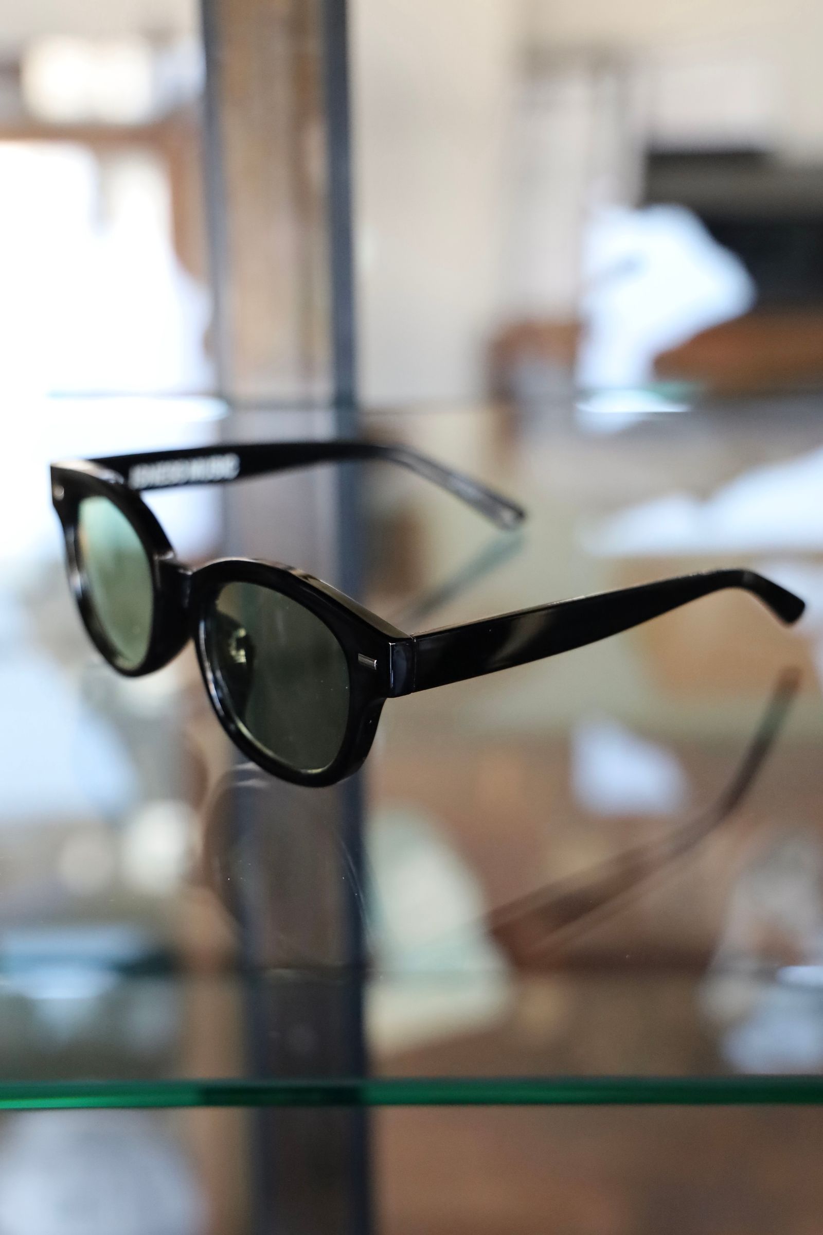 イズネスミュージックサングラス is-ness WALTER SUNGLASSES(WELLINGTON TYPE)BLACK-GREEN