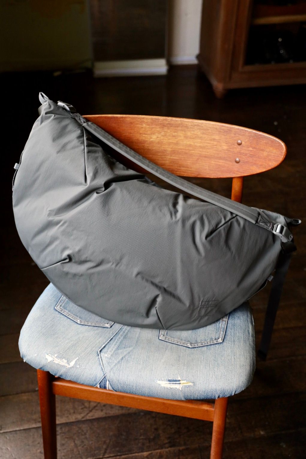 グラフペーパー 25AW Blankof for GP Large Crescent Bag(GU253-90580)SLATE GRAY☆8月9日(土)発売！