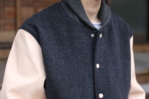 Hender Scheme stadium jumper charcoal/natural Style.2020.8.11.