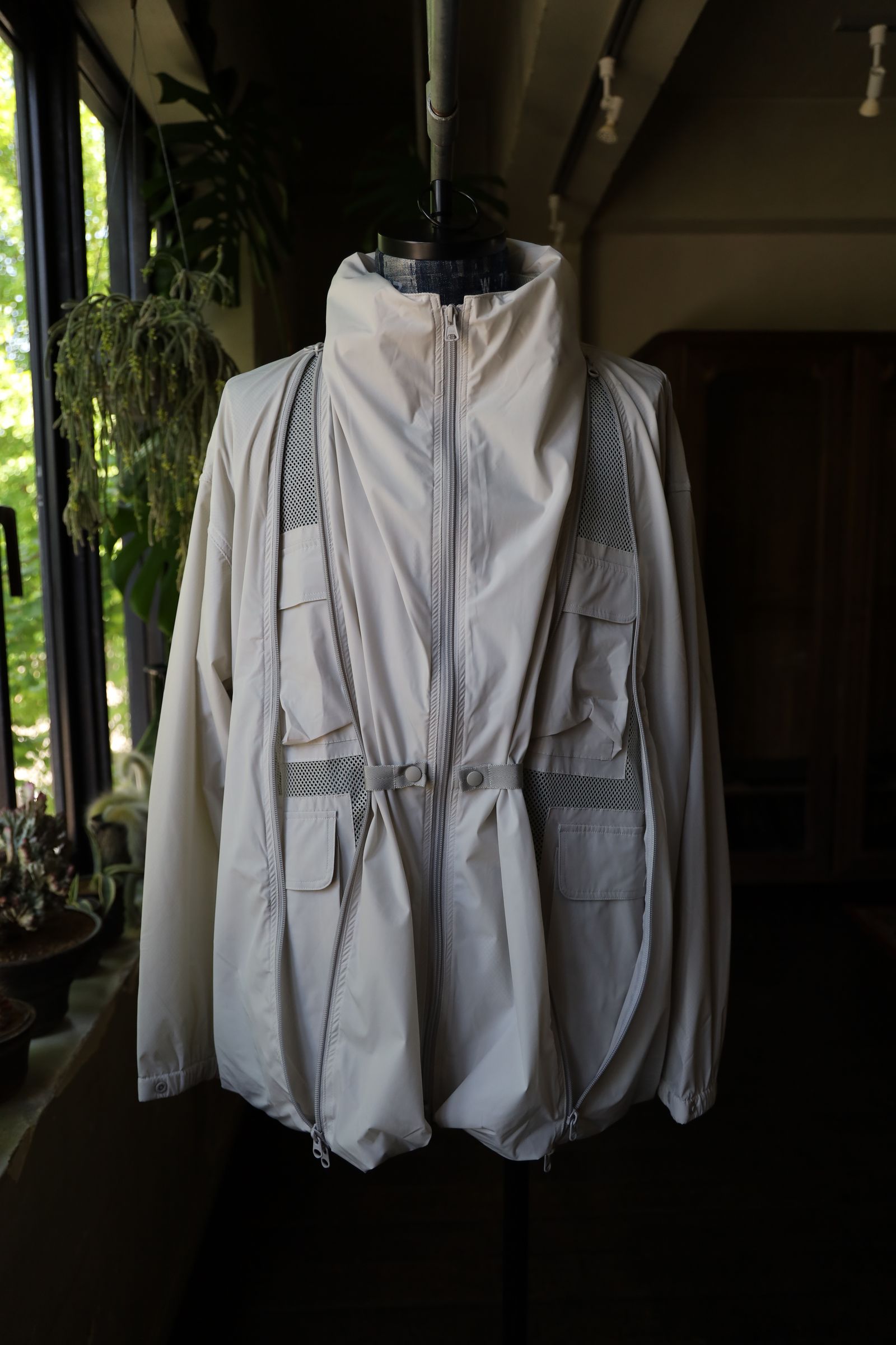 is-ness イズネス24SS TECHNICAL VENTILATION JACKET(24SS_08_1006JK04)LIGHT GRAY