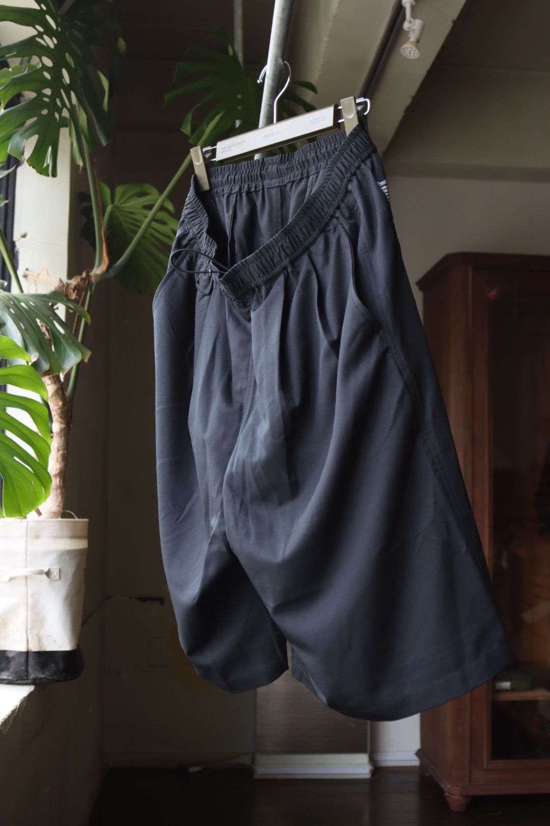 【美品】FreshService TWO TUCK EASY SHORTS M COOLFIBER TWO TUCK EASY SHORTS – FreshService® official site