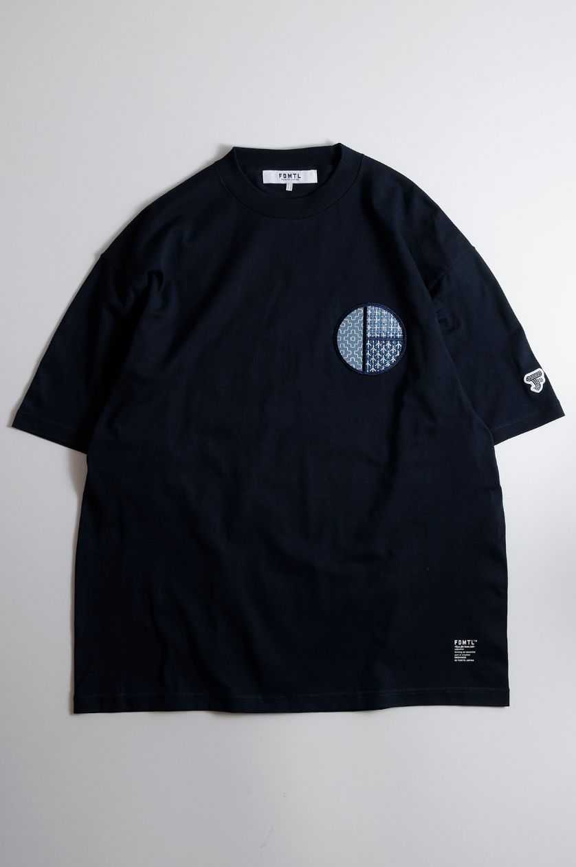 ファンダメンタル Tシャツ CIRCLE PATCH TEE(FA25/TE13)NAVY