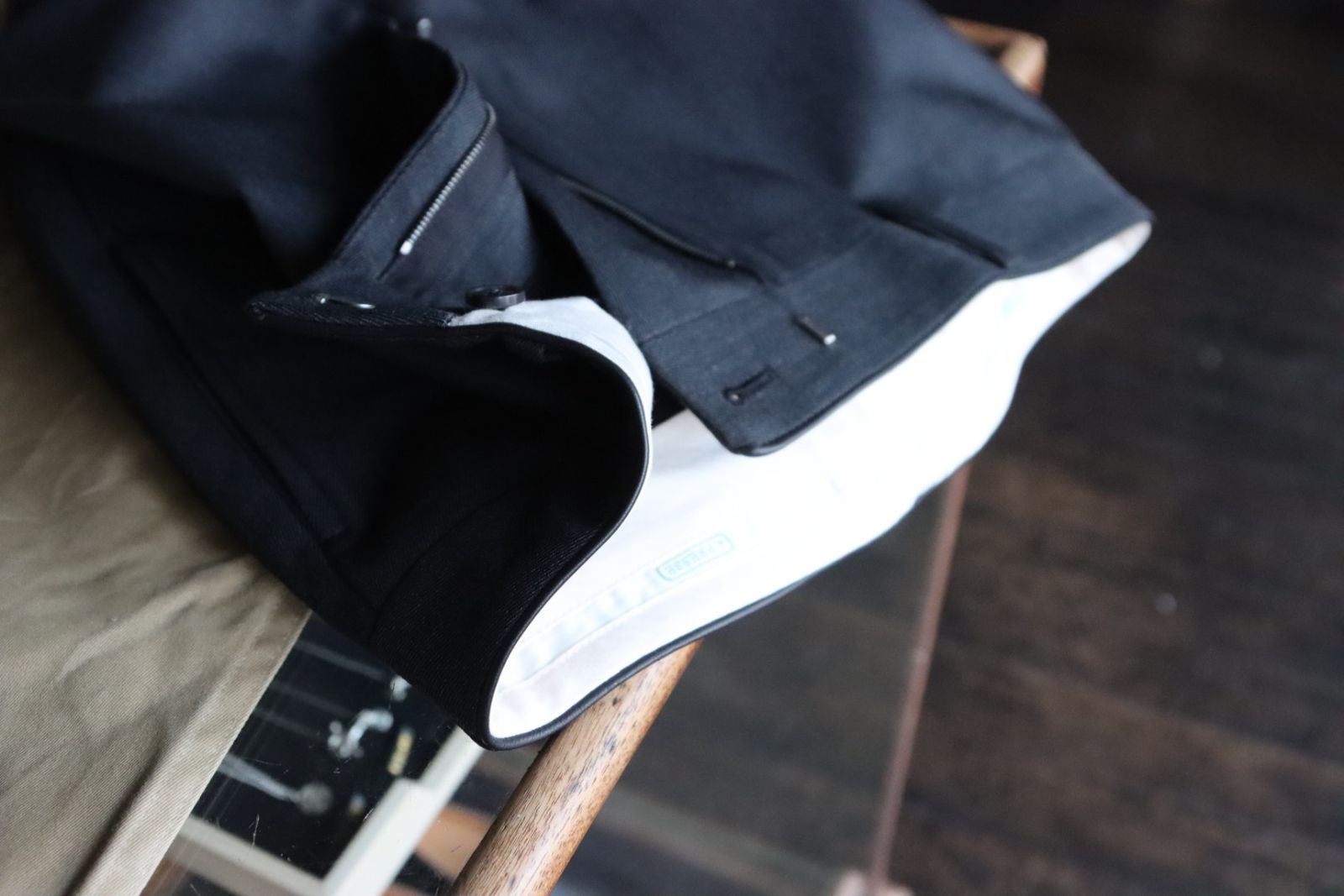 アプレッセ23SSパンツ Covert Cloth Trousers(23SAP-04-05HB)CHARCOAL※1月28日(土)発売！